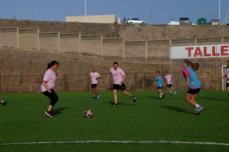 Momento del partido entre miembros de la alianza electoral y el equipo de FC La Garita Féminas (Foto TA)